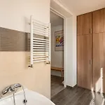 Eixample Pedestrian Gem Balcony Bathtub Ac Apartament *