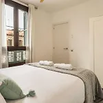 Eixample Pedestrian Gem Balcony Bathtub Ac Apartament