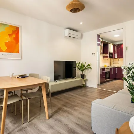 アパート Eixample Pedestrian Gem Balcony Bathtub Ac *