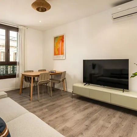 Apartment Eixample Pedestrian Gem Balcony Bathtub Ac Barcelona